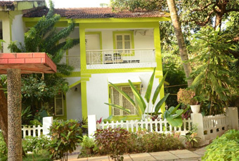 Exterior view with garden at Calangute Beach Villa