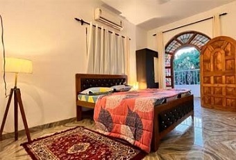 Spacious Bedroom at Goaround Cozy Villa, Anjuna, North Goa