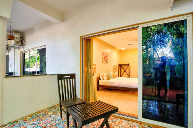 King size bedroom with modern decor in luxury villa