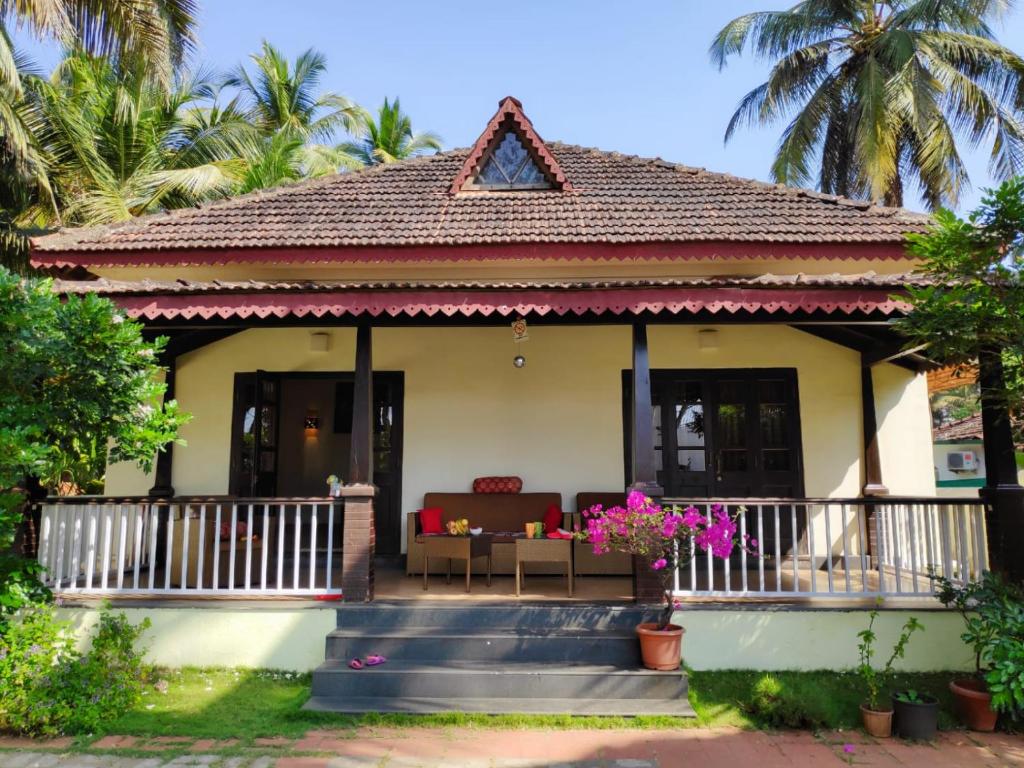 Traditional Goa villa with front porch and garden