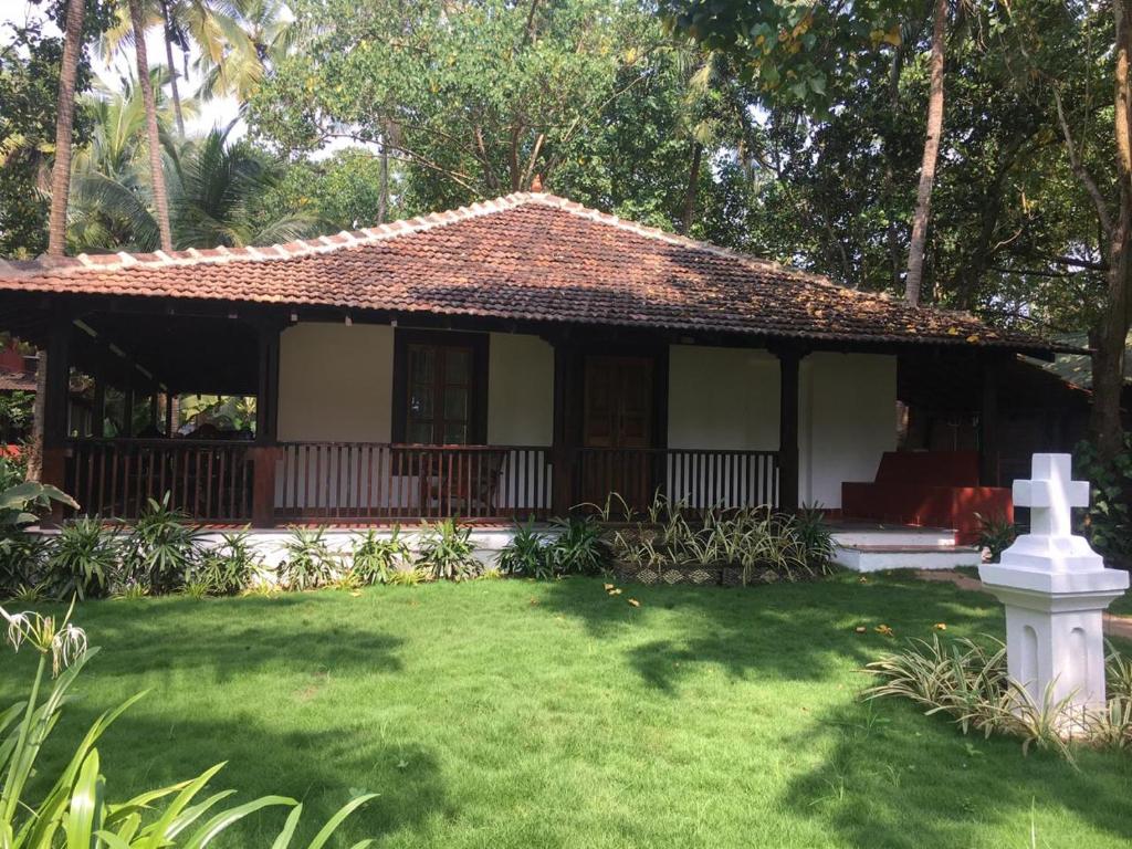Traditional villa in Goa with garden